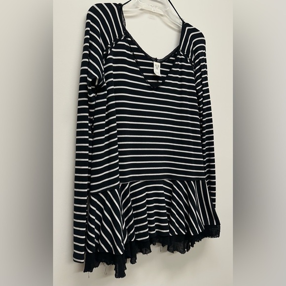 We The Free Black and White Asymmetrical Ruffled Blouse - Picture 2 of 11